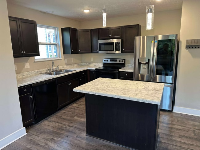 2188 Pine Valley Dr in Hamilton, OH - Building Photo - Building Photo