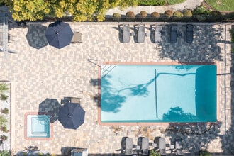 Beachpoint Apartments in Huntington Beach, CA - Building Photo - Building Photo