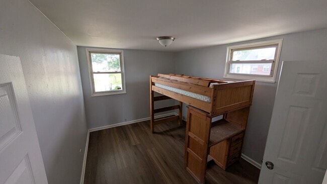 property at 933 E 27th St