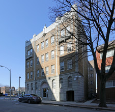 University Pointe Apartments in Milwaukee, WI - Building Photo - Building Photo