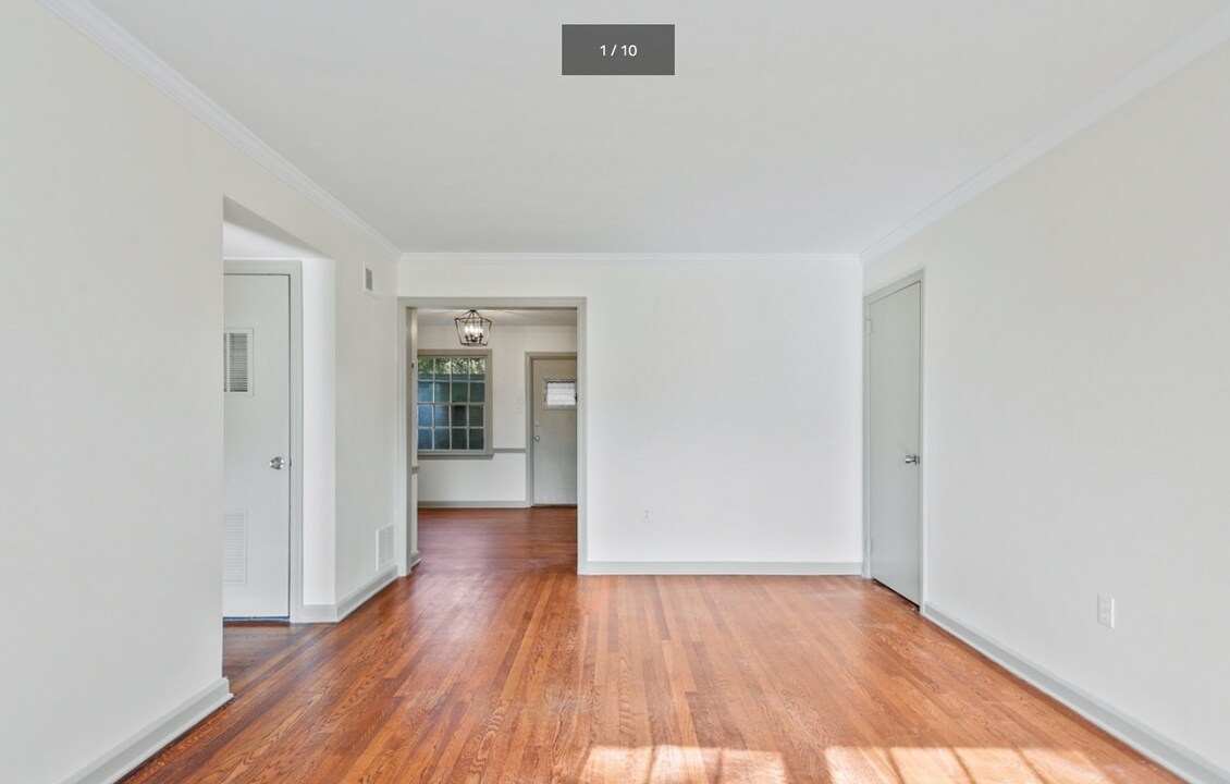 236 E 60th St in Savannah, GA - Building Photo