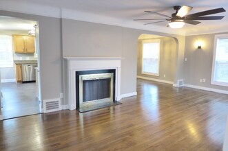 4530 Clague Rd in North Olmsted, OH - Foto de edificio - Building Photo