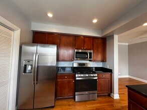 2707 W Glenlake Ave in Chicago, IL - Building Photo - Building Photo
