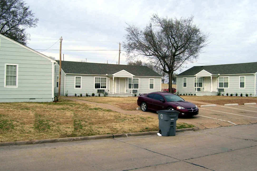 1155-1165 NW Ozmun Ave in Lawton, OK - Foto de edificio