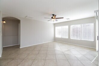 8211 S 53rd Ave in Phoenix, AZ - Building Photo - Building Photo