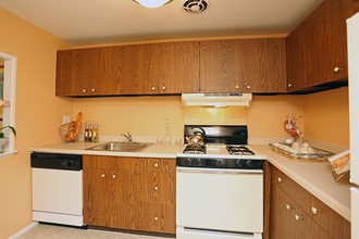 Heatherwood Apartments in Philadelphia, PA - Building Photo - Interior Photo