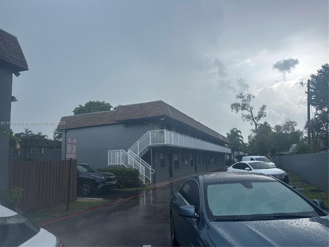 4871 NW 9th Dr in Plantation, FL - Building Photo - Building Photo