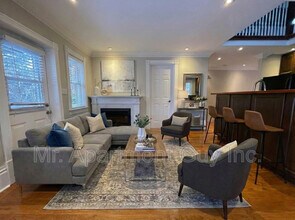 138 Ray St S in Hamilton, ON - Building Photo - Building Photo