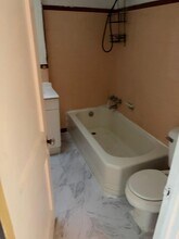 7137 Castor Ave, Unit 2nd Floor in Philadelphia, PA - Building Photo - Building Photo