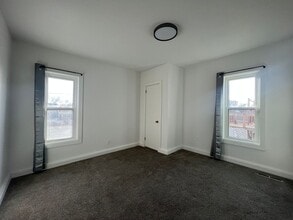 211 E 4th St in Dell Rapids, SD - Building Photo - Building Photo