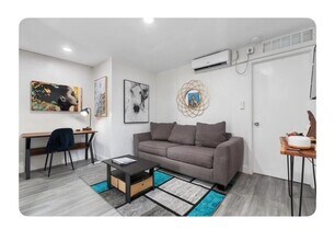 529 NW 15th Way in Fort Lauderdale, FL - Building Photo - Building Photo
