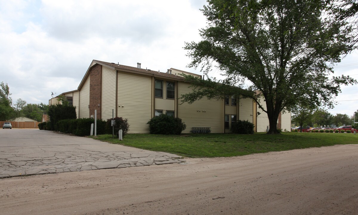 Comfort West Apartments in Wichita, KS - Building Photo