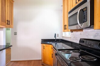 10000 Kinross Ave in Silver Spring, MD - Building Photo - Building Photo