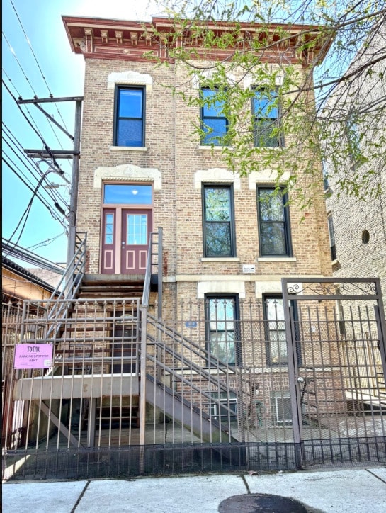 property at 1819 W Evergreen Ave