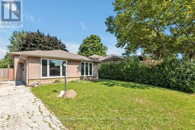79 Strathavon Dr in Toronto, ON - Building Photo - Building Photo