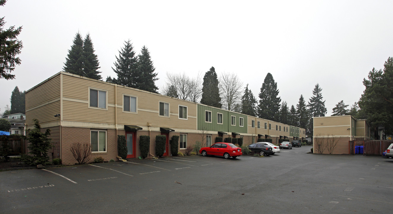 Multnomah Village Townhomes in Portland, OR - Building Photo