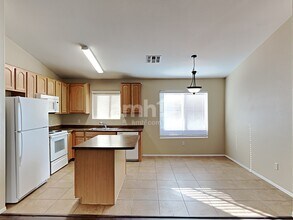 7808 S Baja Stone Ave in Tucson, AZ - Foto de edificio - Building Photo