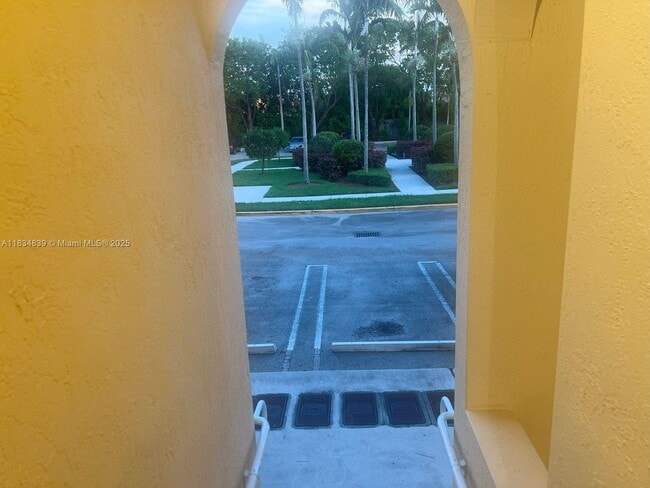 10242 NW 7th St, Unit 206 in Miami, FL - Building Photo - Building Photo
