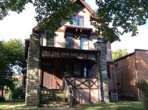 226 E 14th Ave in Columbus, OH - Foto de edificio - Building Photo