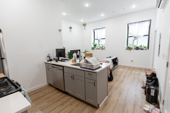 3945 Lancaster Ave, Unit 2A in Philadelphia, PA - Building Photo - Building Photo