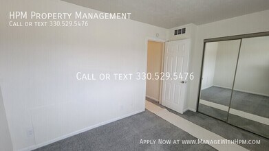 159 W Overdale Dr in Tallmadge, OH - Building Photo - Building Photo