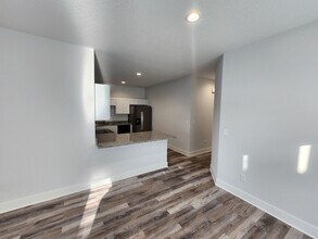 5371 Nolen in Bel Aire, KS - Foto de edificio - Building Photo