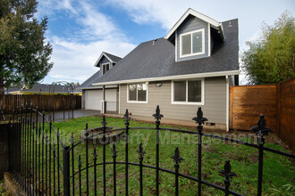 4715 Ravine Ave NE in Salem, OR - Building Photo - Building Photo