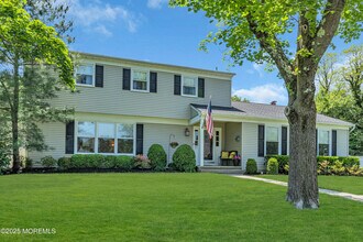 17 Acorn Dr in Middletown, NJ - Building Photo - Building Photo