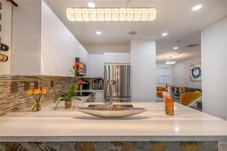 8805 NW 103rd Pl in Doral, FL - Building Photo - Building Photo