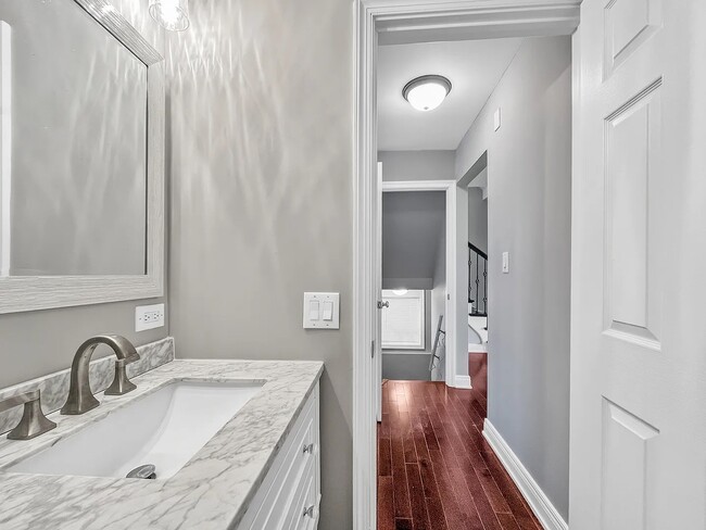 2106 Saint Johns Ave in Highland Park, IL - Building Photo - Building Photo