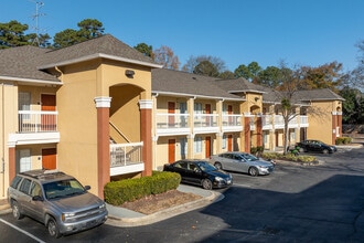 Vivo Living North Woods in Raleigh, NC - Foto de edificio - Building Photo