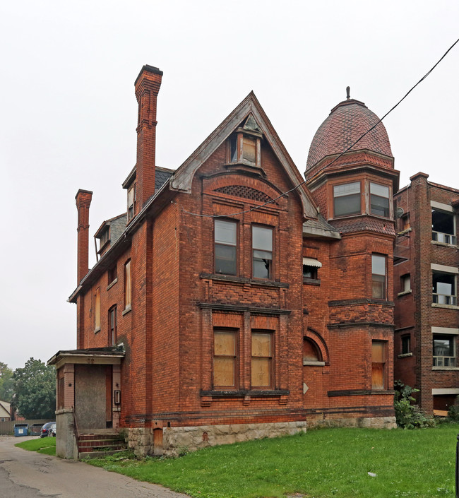 Wentworth Place Apartments in Hamilton, ON - Building Photo - Building Photo