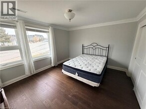 21 Gates Ln in Hamilton, ON - Building Photo - Building Photo