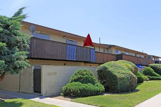 Palm Apartments in Visalia, CA - Building Photo - Building Photo