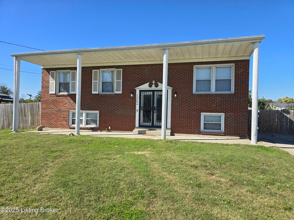11306 Deering Rd in Louisville, KY - Building Photo