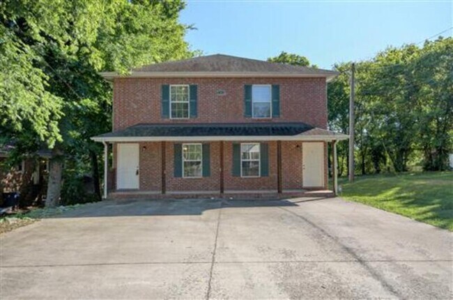 916 A Charlotte St in Clarksville, TN - Building Photo - Building Photo