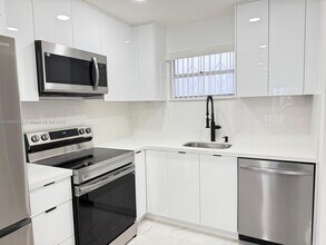 7101 Byron Ave in Miami Beach, FL - Building Photo - Building Photo