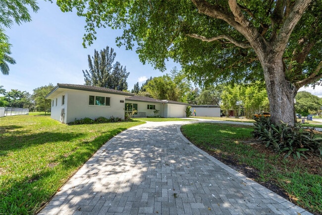 property at 3140 Calle Largo Dr