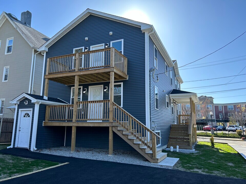 472 Friendship St, Unit Apt B - Second Floor in Providence, RI - Building Photo
