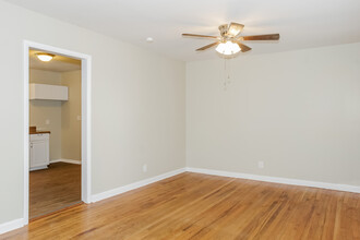 3704 Lakewood Dr NW in Huntsville, AL - Building Photo - Building Photo