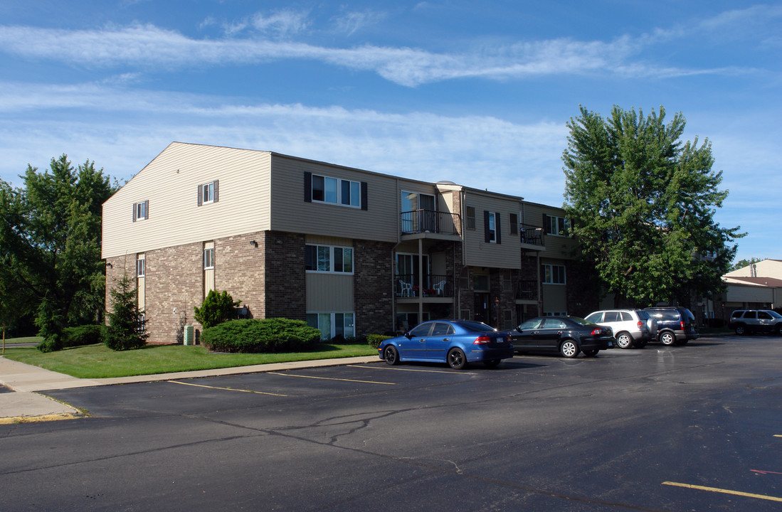 Fern Hill in Clinton Township, MI - Foto de edificio