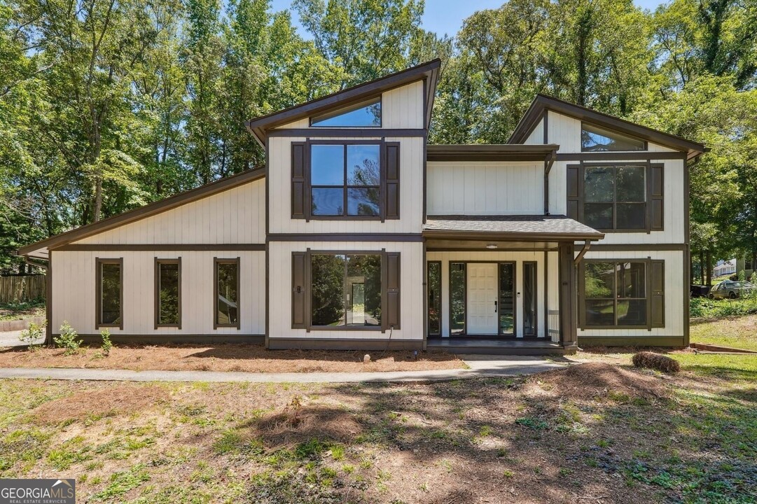 5249 Golf Valley Way in Stone Mountain, GA - Building Photo