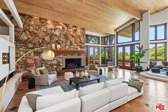 1160 Shadow Hill Way in Beverly Hills, CA - Building Photo - Building Photo
