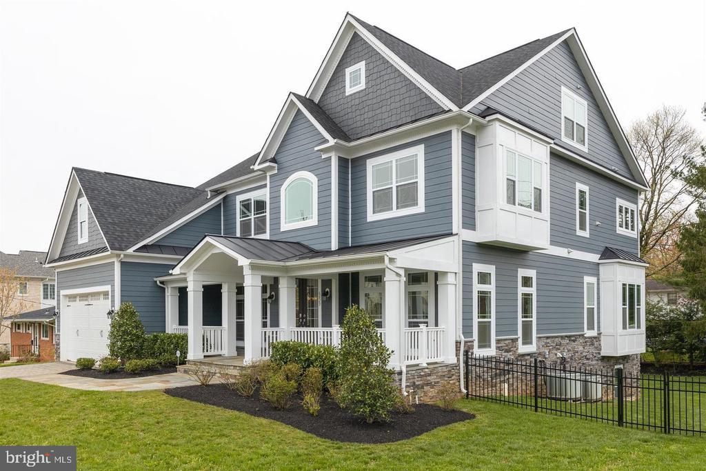 6829 Rosemont Dr in McLean, VA - Building Photo