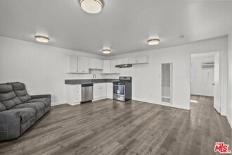 14333 Haynes St in Los Angeles, CA - Building Photo - Building Photo