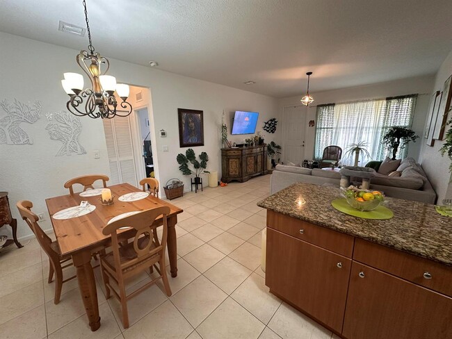 3545 Forest Hill Blvd, Unit 12 in Palm Springs, FL - Building Photo - Building Photo