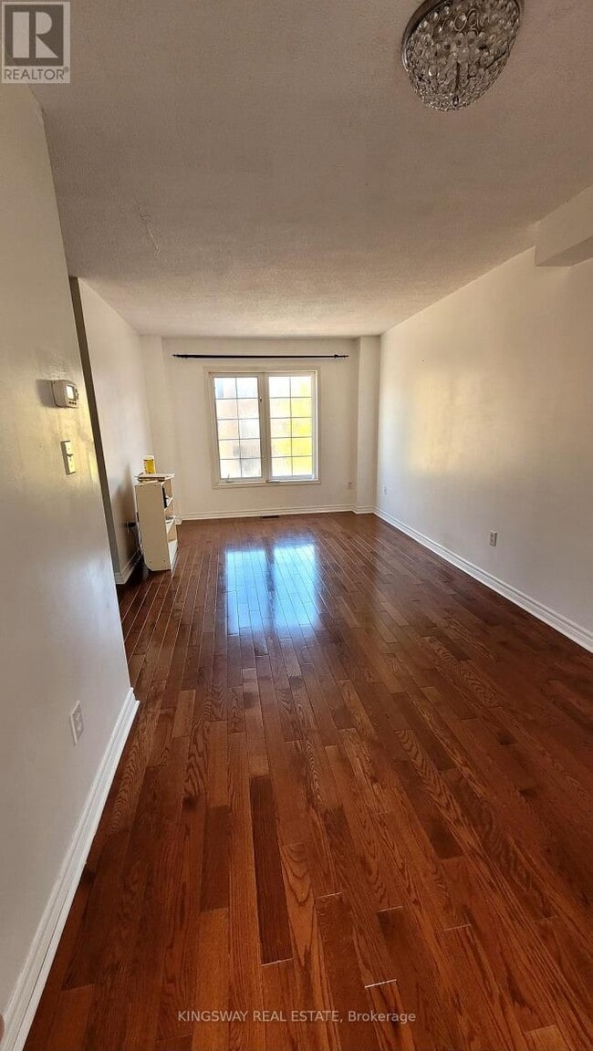 2 Clay Brick Ct in Brampton, ON - Building Photo - Building Photo