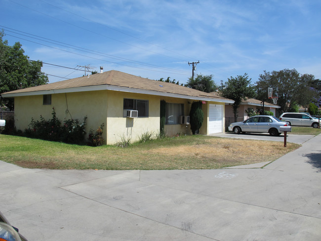 7824 Burns Ave in Downey, CA - Foto de edificio - Building Photo