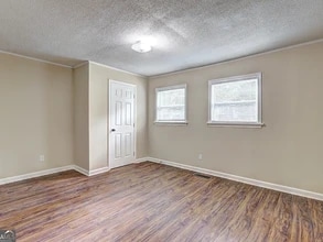 5164 Phillips Dr in Forest Park, GA - Building Photo - Building Photo