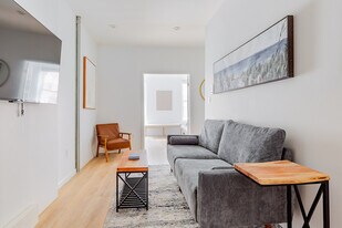 93 1/2 E 7th St in New York, NY - Building Photo